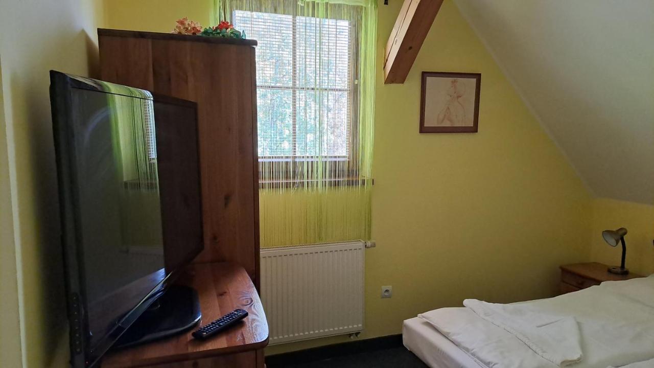 Penzion Mlynarka Rajecke Teplice Bagian luar foto