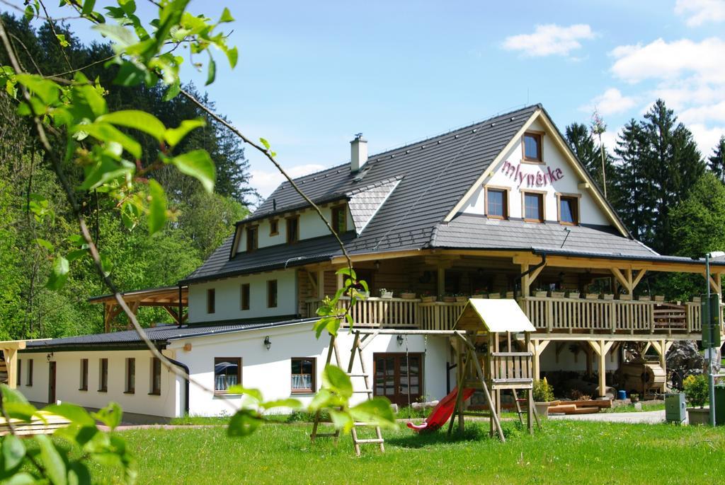 Penzion Mlynarka Rajecke Teplice Bagian luar foto