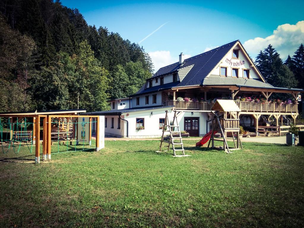 Penzion Mlynarka Rajecke Teplice Bagian luar foto
